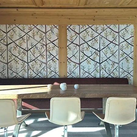 Luxurious Alpine Flat With Amenities Holiday home Gstaad