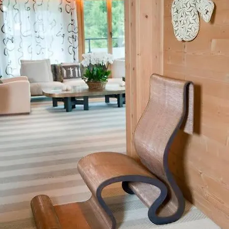 Luxurious Alpine Flat With Amenities Holiday home Gstaad